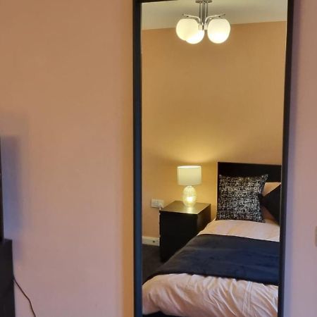 Swindon 6 Deluxe Doubles 2 With En Suite In Large House - No Pets Exterior photo